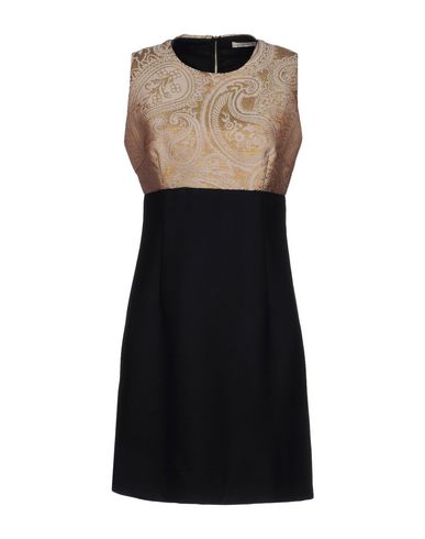 Короткое платье