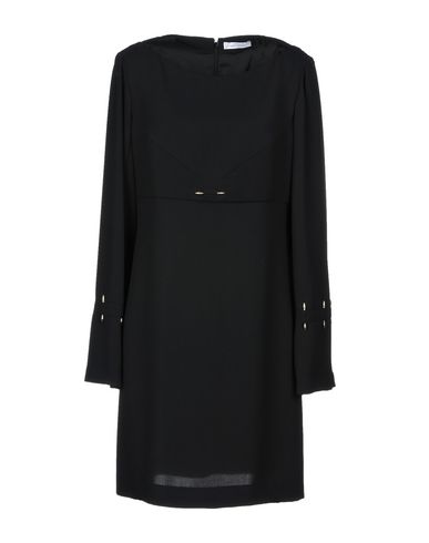 Короткое платье