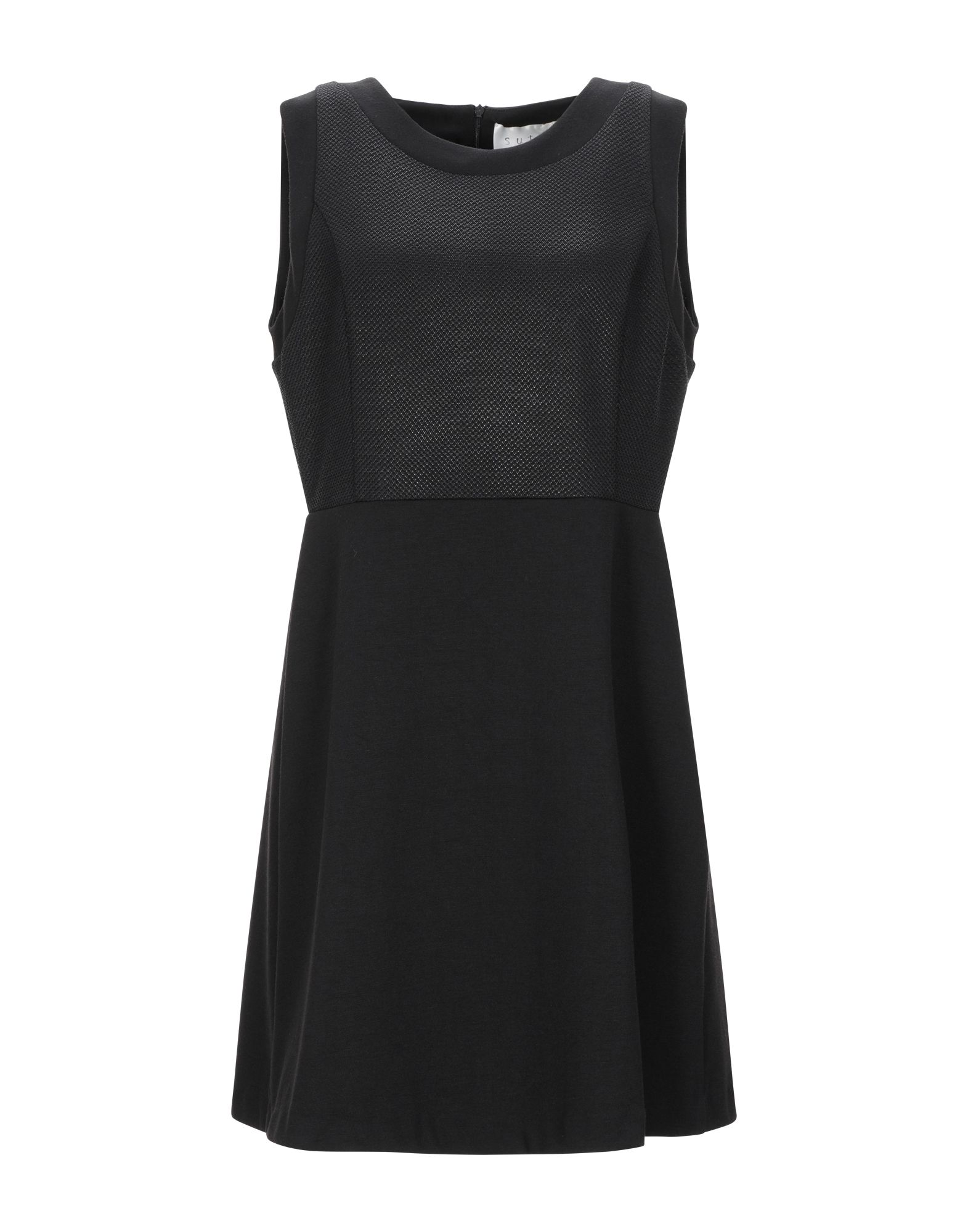 Короткое платье  - Черный цвет