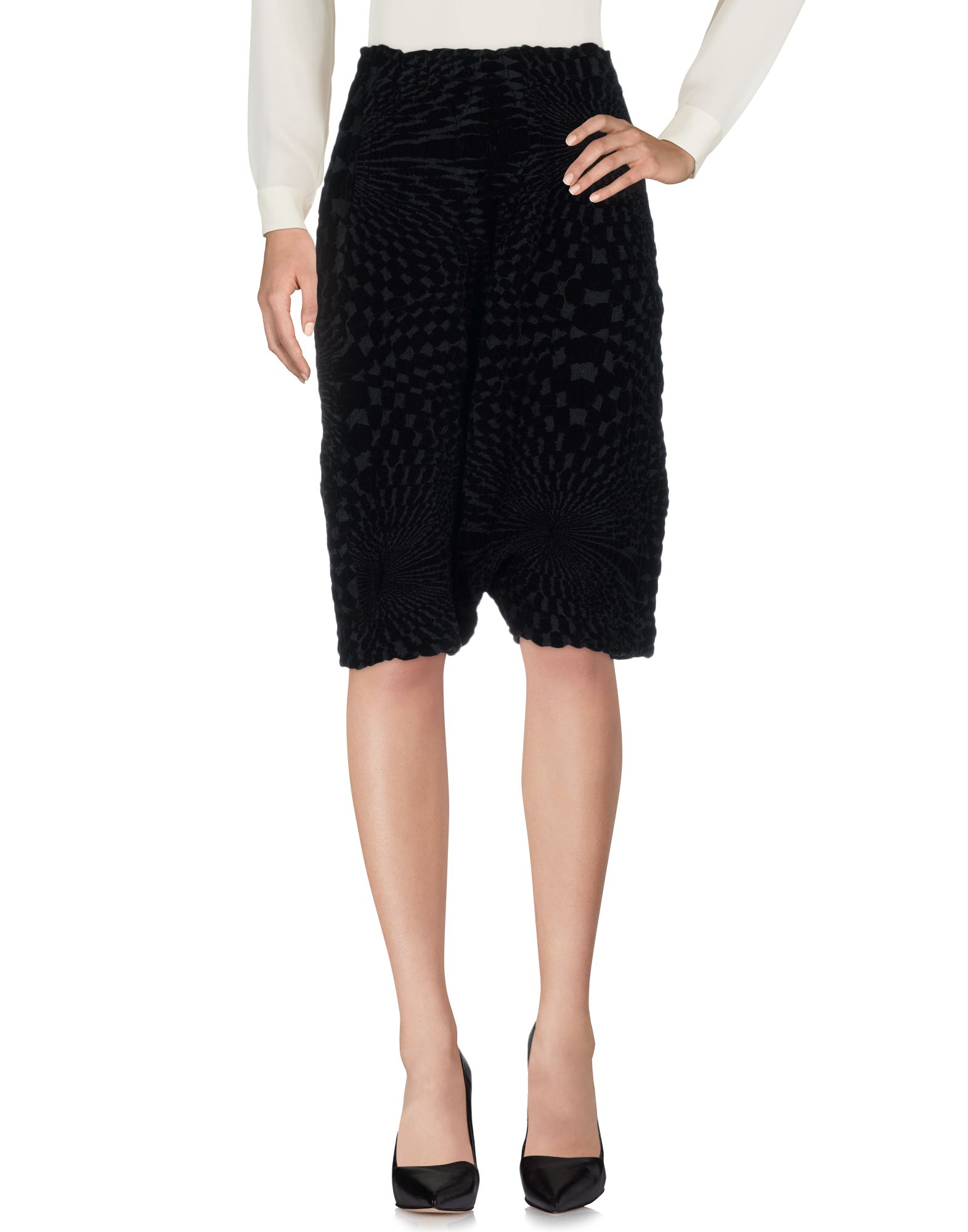 ISSEY MIYAKE Cropped pants & culottes,35377365TW 1