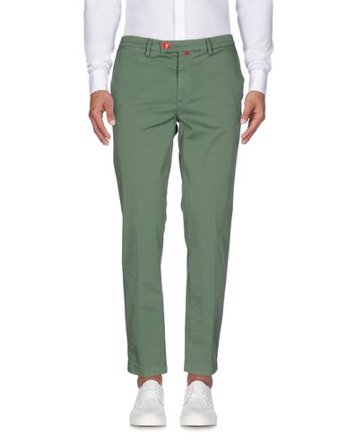 メンズ 緑 グリーンパンツをコーディネートに取り入れる着こなし方のポイント Fashion Spider