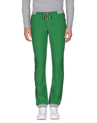 メンズ 緑 グリーンパンツをコーディネートに取り入れる着こなし方のポイント Fashion Spider