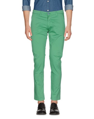 メンズ 緑 グリーンパンツをコーディネートに取り入れる着こなし方のポイント Fashion Spider