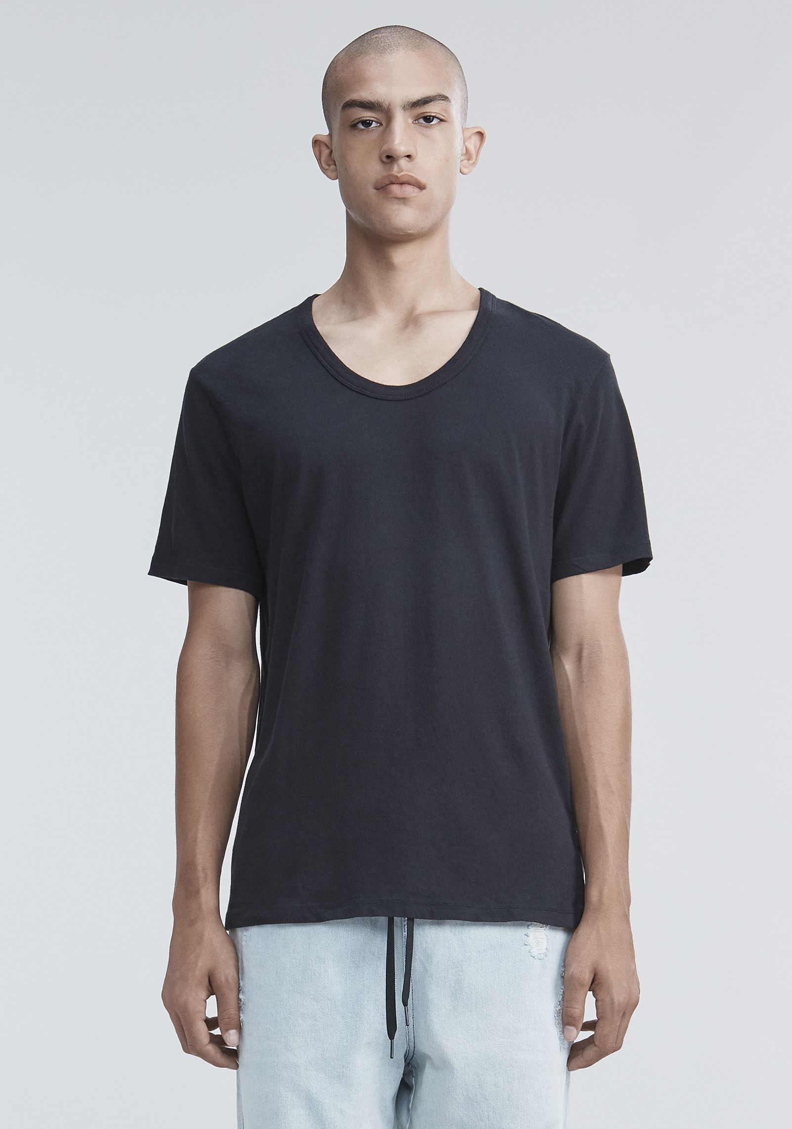 classic low neck tee