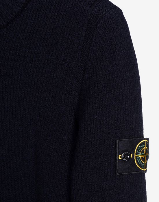 stone island beanie button badge