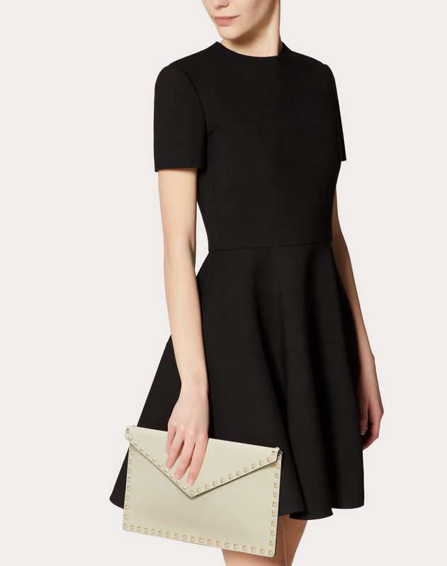 VALENTINO VALENTINO GARAVANI ROCKSTUD GRAINY CALFSKIN ENVELOPE POUCH