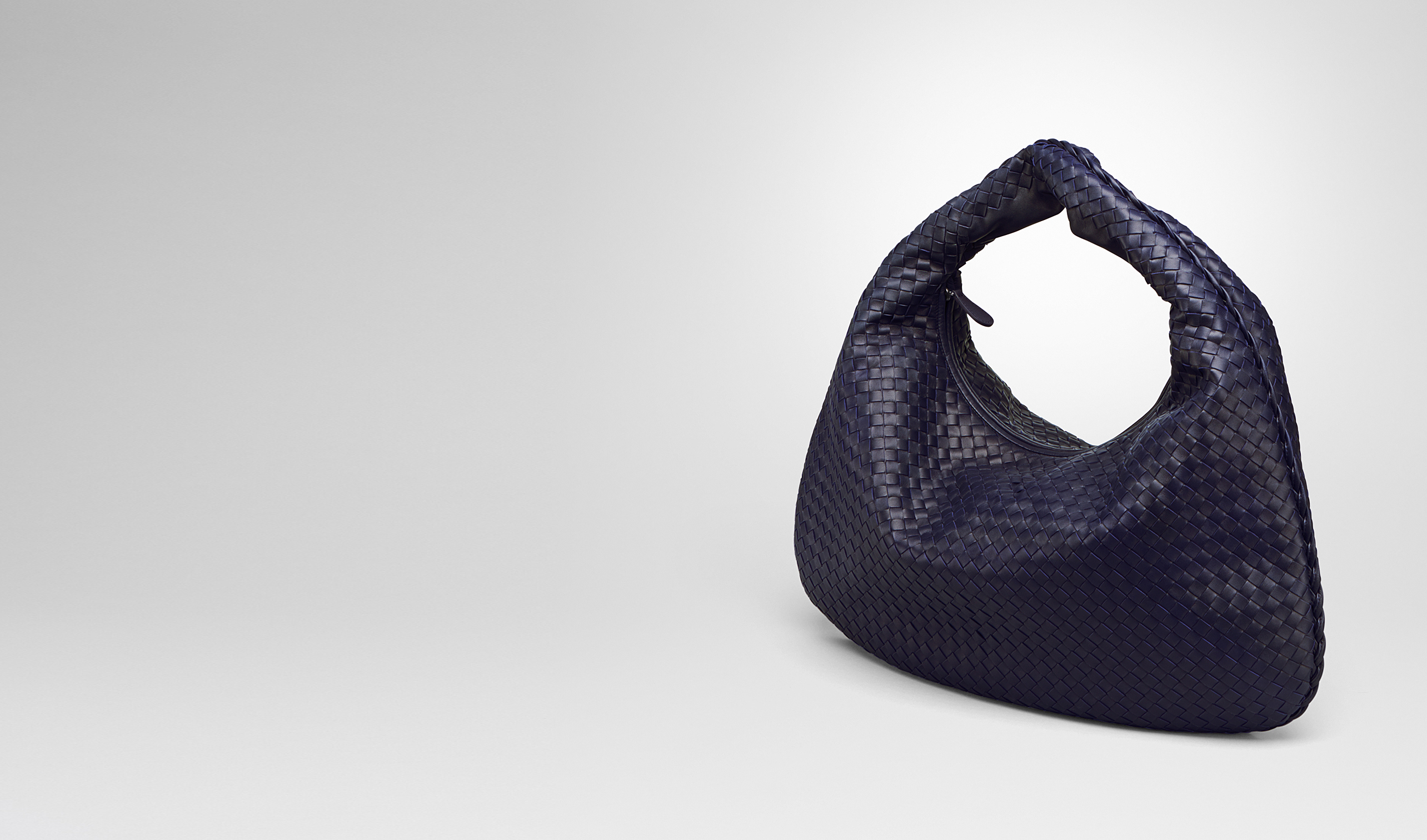 Bottega Veneta® - MAXI VENETA BAG IN ATLANTIC INTRECCIATO NAPPA