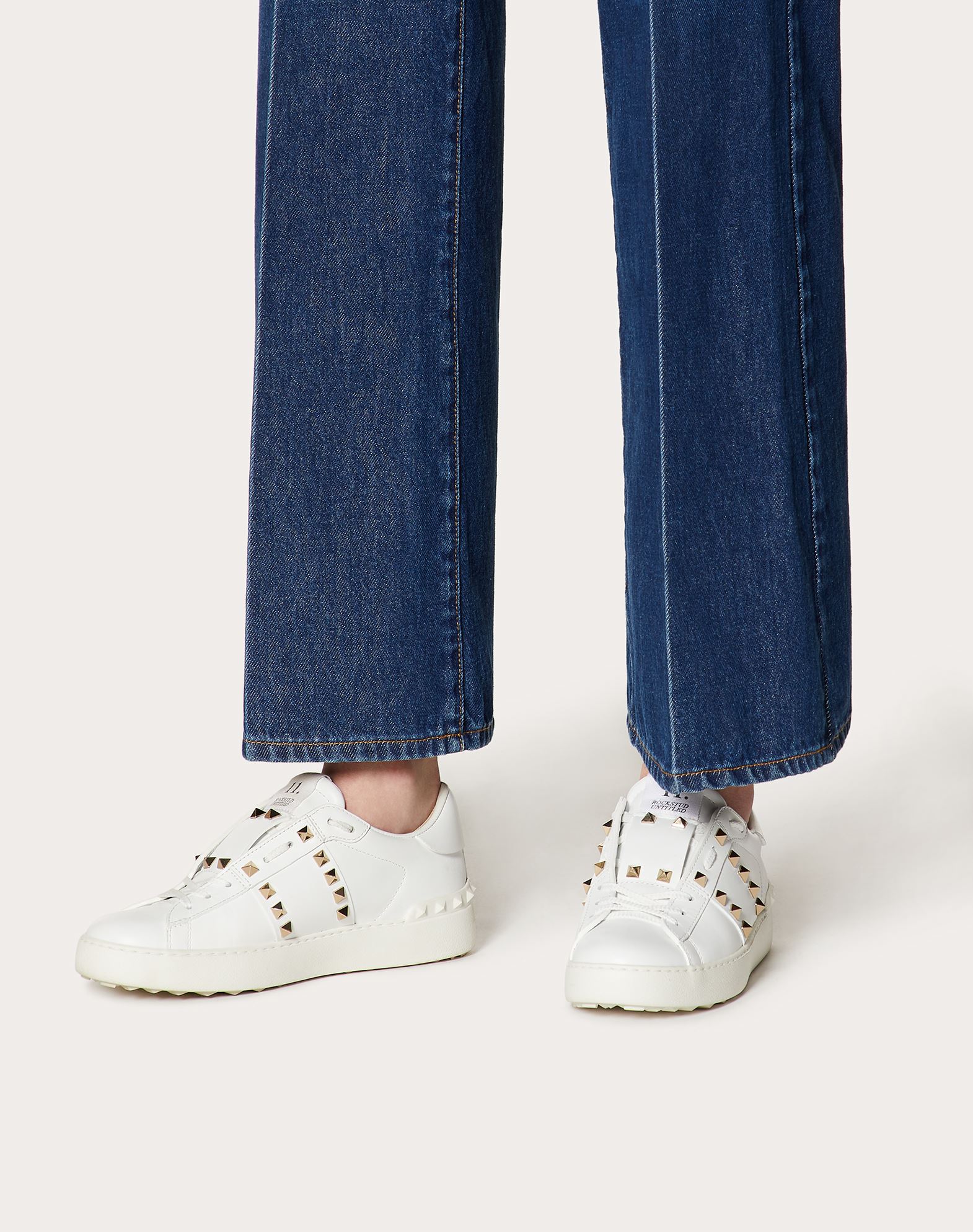 she goes sneaker valentino