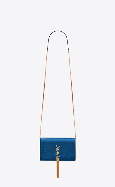 KATE Kettenportemonnaie aus blauglänzendem Lackleder mit Quaste