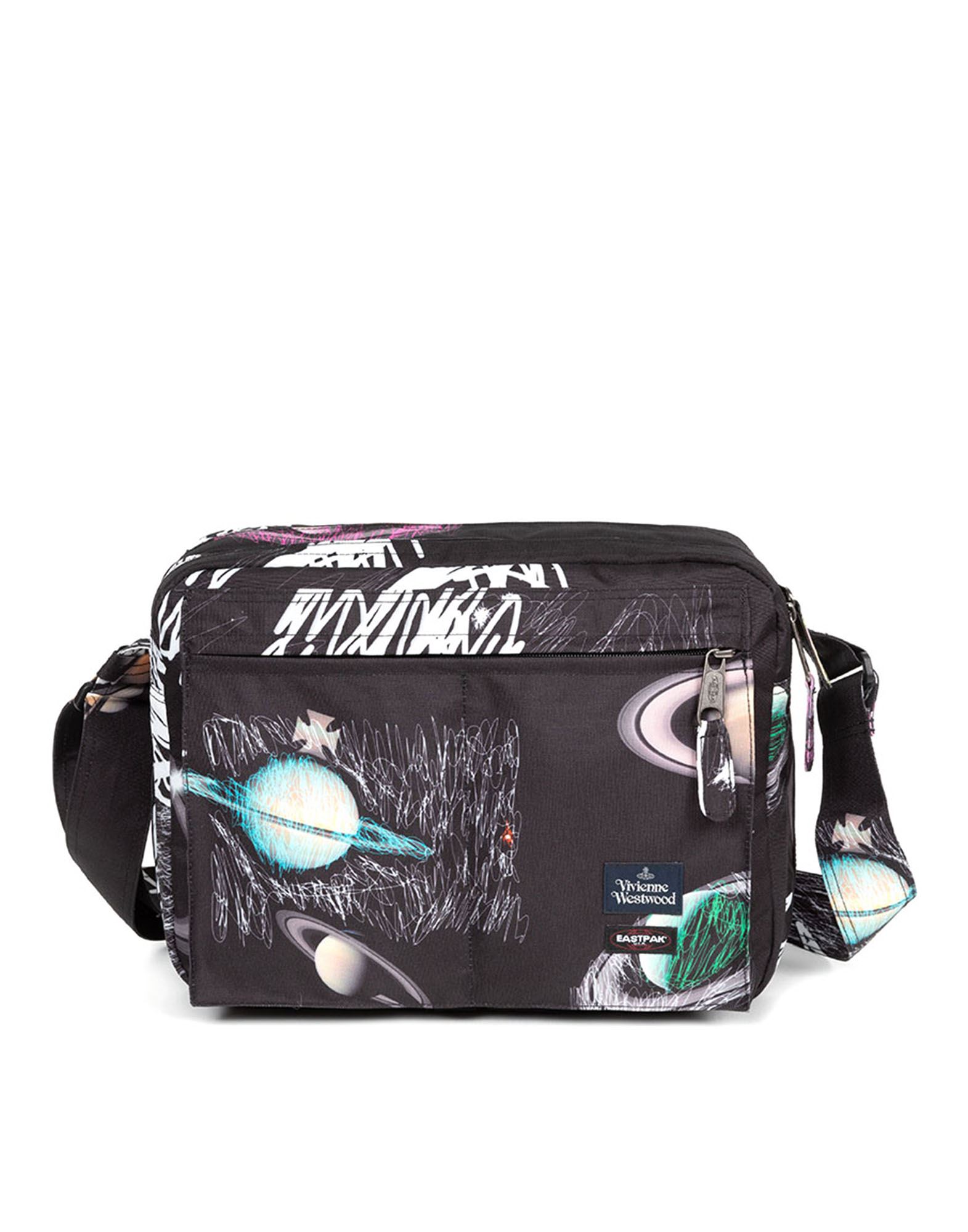 EASTPAK x VIVIENNE WESTWOOD EASTPAK x VIVIENNE WESTWOOD ΤΣΑΝΤΕΣ Τσάντες ταχυδρόμου