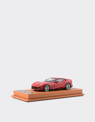 Модель Ferrari 812 Superfast в масштабе 1:43