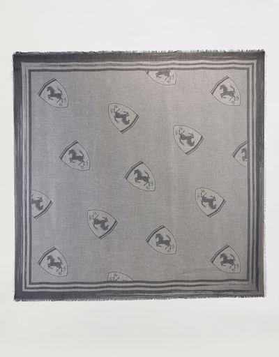 Sciarpa quadrata in jacquard con Scudetto Ferrari