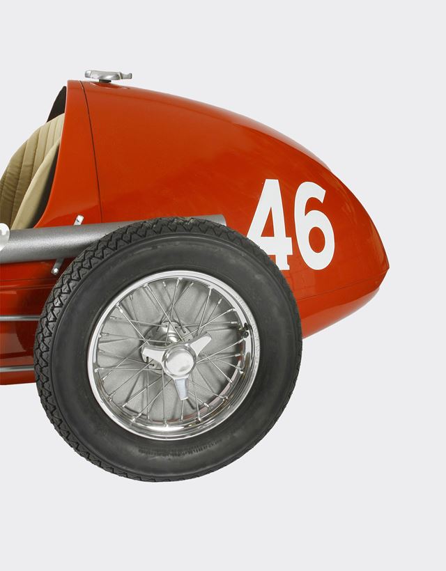 Scuderia Ferrari Online Store - Reproducción Ferrari 500 F2 a escala 1:1,8 - Maquetas de coches 1:18
