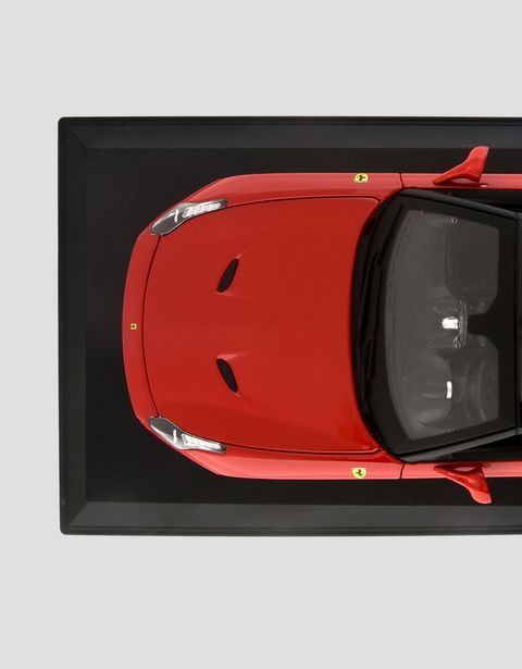 Scuderia Ferrari Online Store - Ferrari California T Closed Top 1:18 scale model - Car Models 01:18