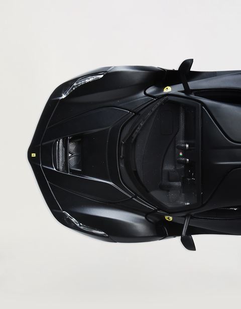 Scuderia Ferrari Online Store - LaFerrari 1:18 scale model - Car Models 01:18