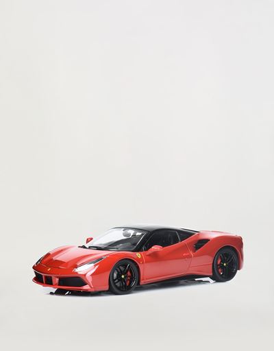 Модель Ferrari 488 GTB в масштабе 1:18