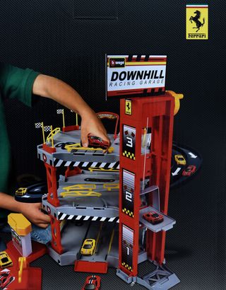 Scuderia Ferrari Online Store - Гараж Ferrari Downhill Racing в масштабе 1:64 - Игрушечные машины