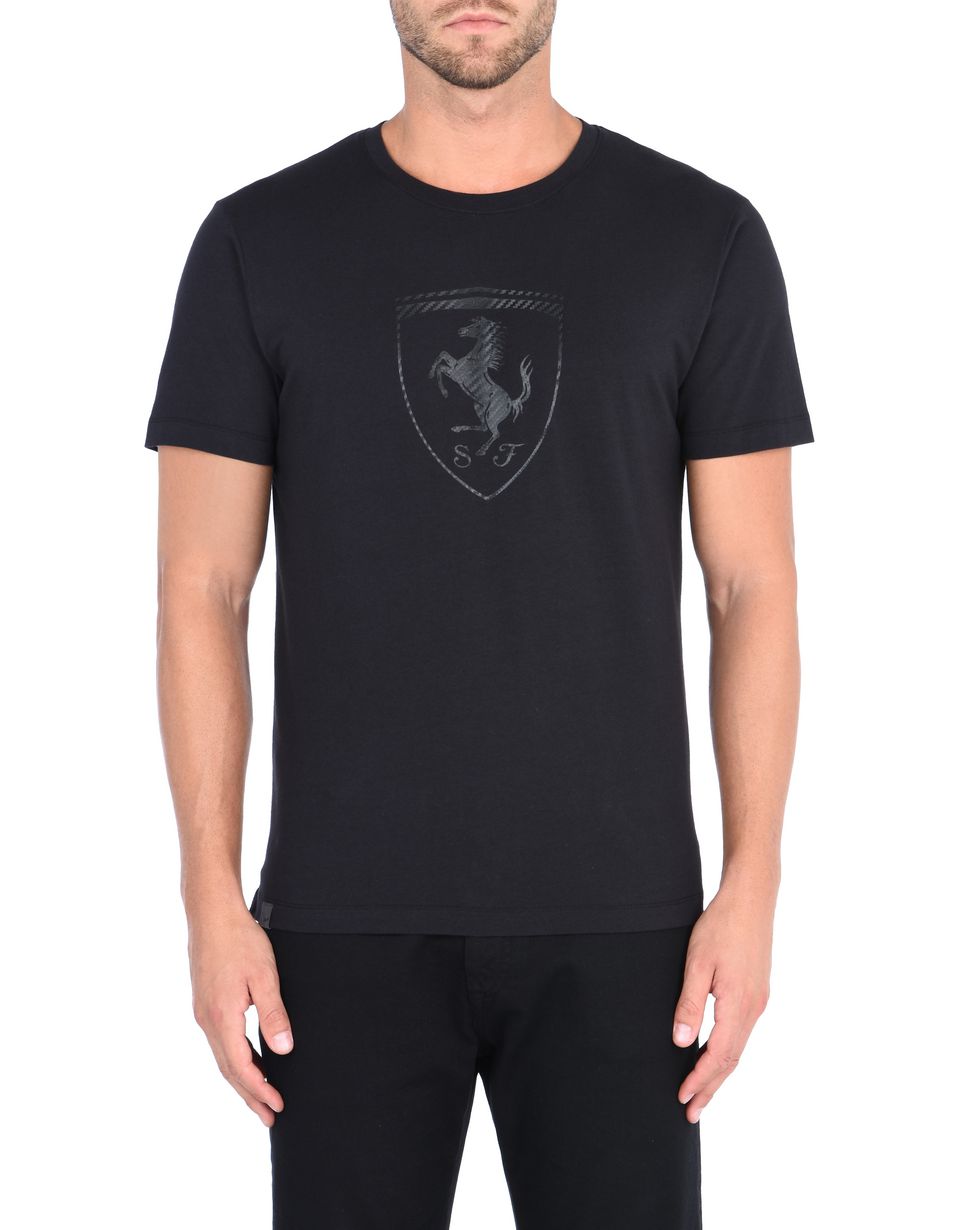 男士碳纤维效果盾形徽标印纹 t 恤