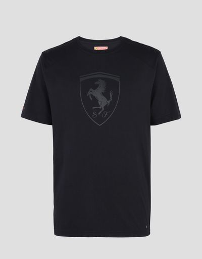 Scuderia Ferrari Online Store - Men's short-sleeve t-shirt with black Shield - Short Sleeve T-Shirts