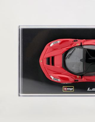 Scuderia Ferrari Online Store - LaFerrari model in 1:43 scale - Car Models 01:43
