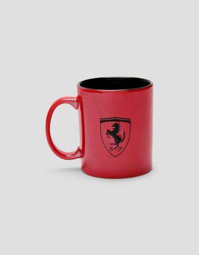 Taza de cerámica con el escudo de Ferrari y acabado metalizado