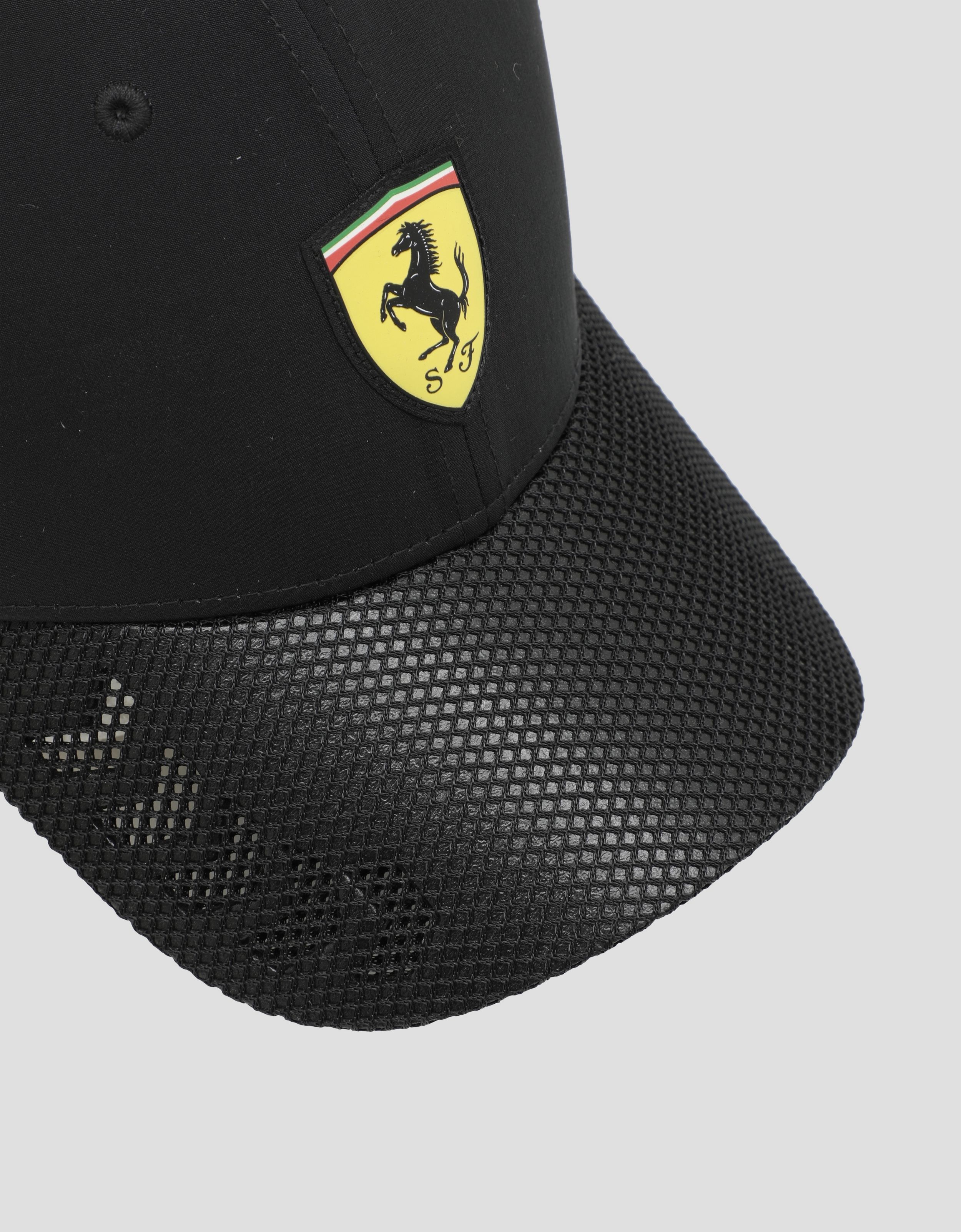 Ferrari Men's hat with perforated visor Man Scuderia Ferrari Official