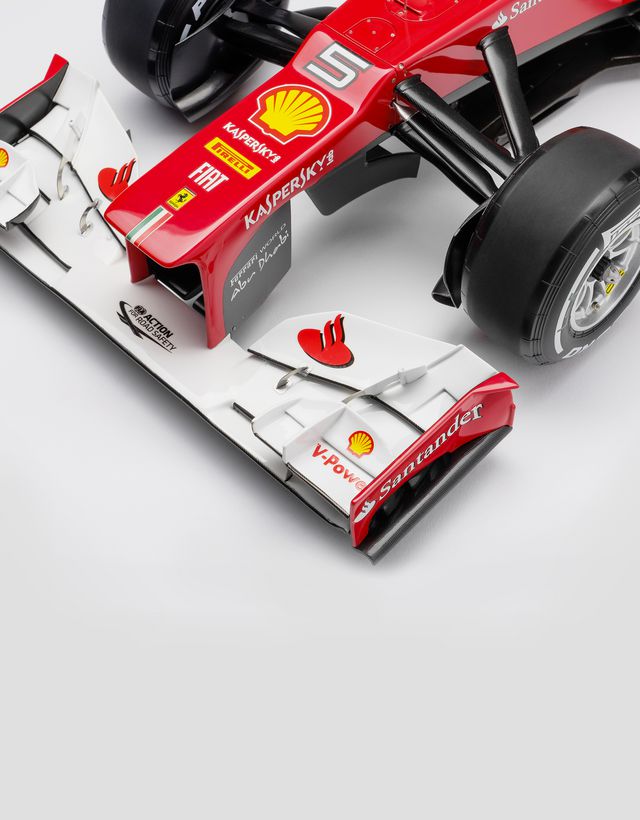 Scuderia Ferrari Online Store - Modelo Ferrari F2012 Alonso a escala 1:8 - Maquetas de coches 1_1.8