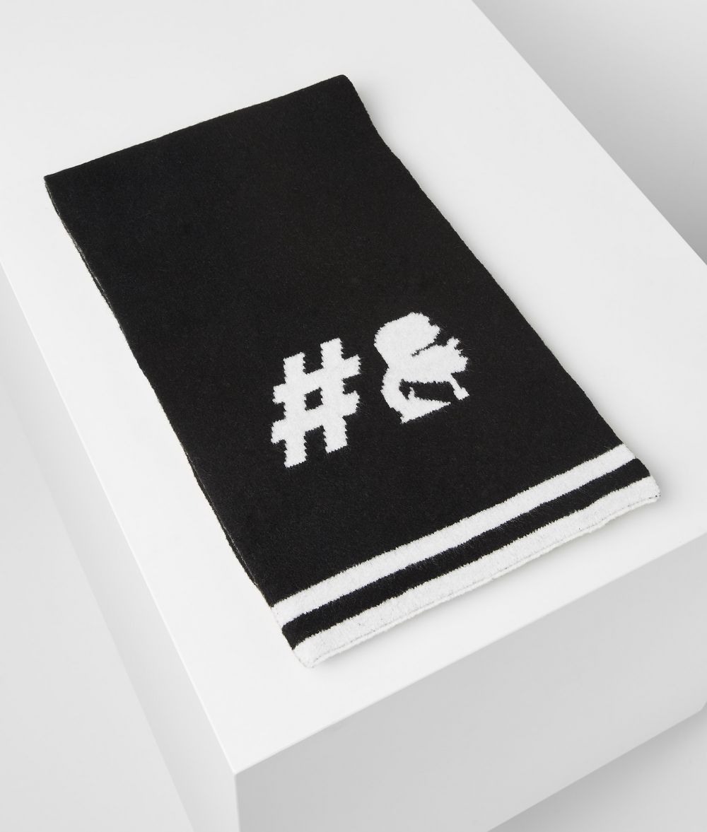 Karl Lagerfeld Uomo Sciarpa Team Karl Bianco E Nero 56% Poliacrilico, 34% Poliammide, 7% Elastan, 3% Lana, Taglia: OneSize