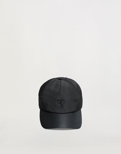 Cappellino in nylon effetto fibra di carbonio