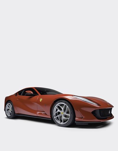 Ferrari 812 Superfast 1:8 scale model
