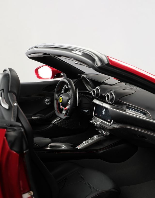 Scuderia Ferrari Online Store - Модель Ferrari Portofino в масштабе 1:8 - Модели машины 1_1.8