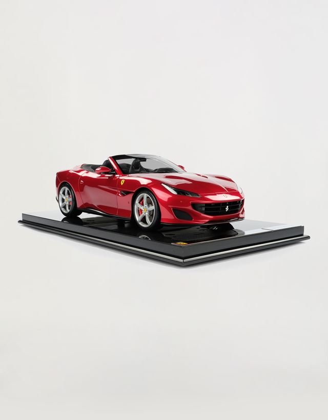 Scuderia Ferrari Online Store - Модель Ferrari Portofino в масштабе 1:8 - Модели машины 1_1.8